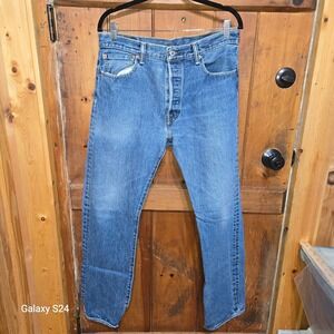 Levis 501 Original Fit Mens Jeans W34 L32 Medium Wash Blue Button Fly 00501-0194